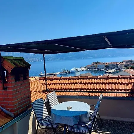 Apartment Ita Postira